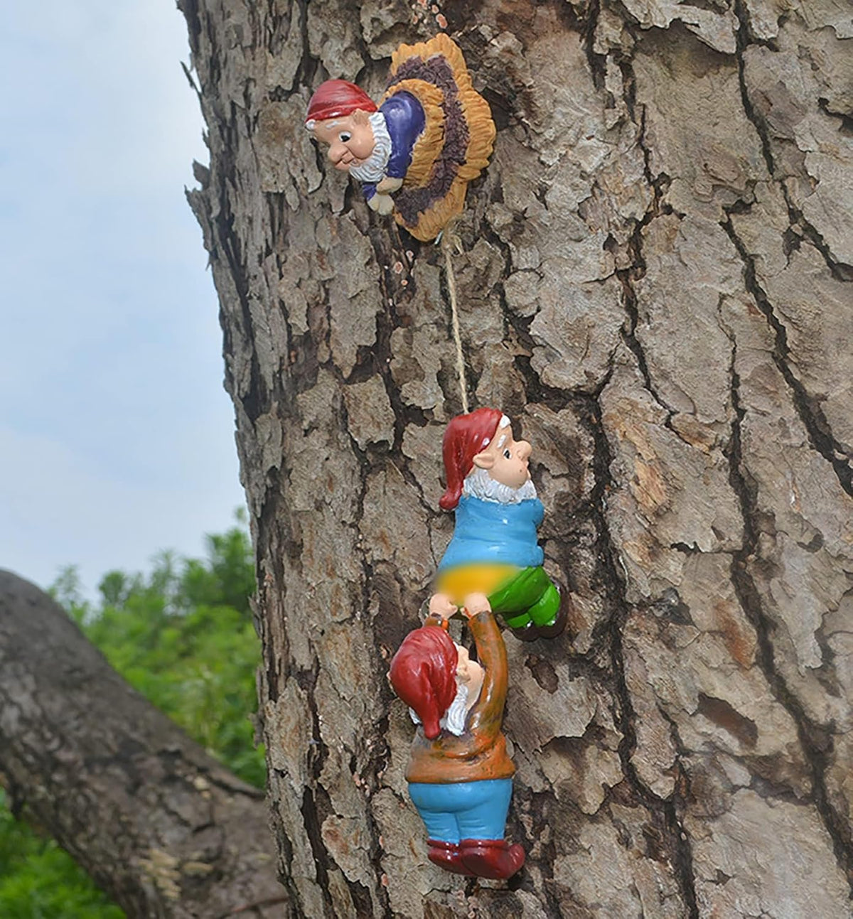 Outdoor Garden Gnome Climbing Rope Statue,Garden Gnomes Statue, Resin Garden Tree Hugger Outdoor