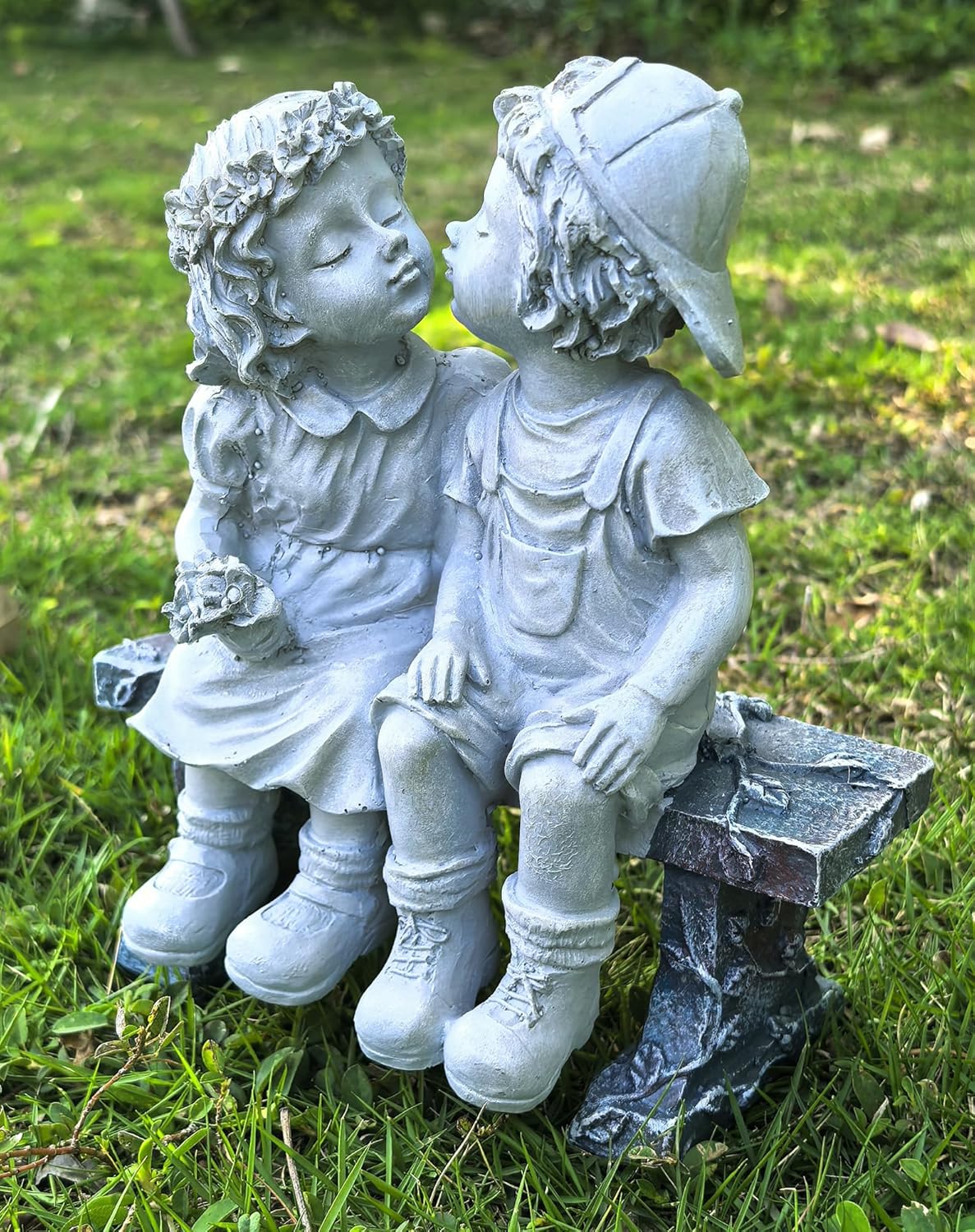 Garden First Kiss Outdoor Statue Decorative, Flower Bed Decor Puppy Love Kissing Couple,Boy and