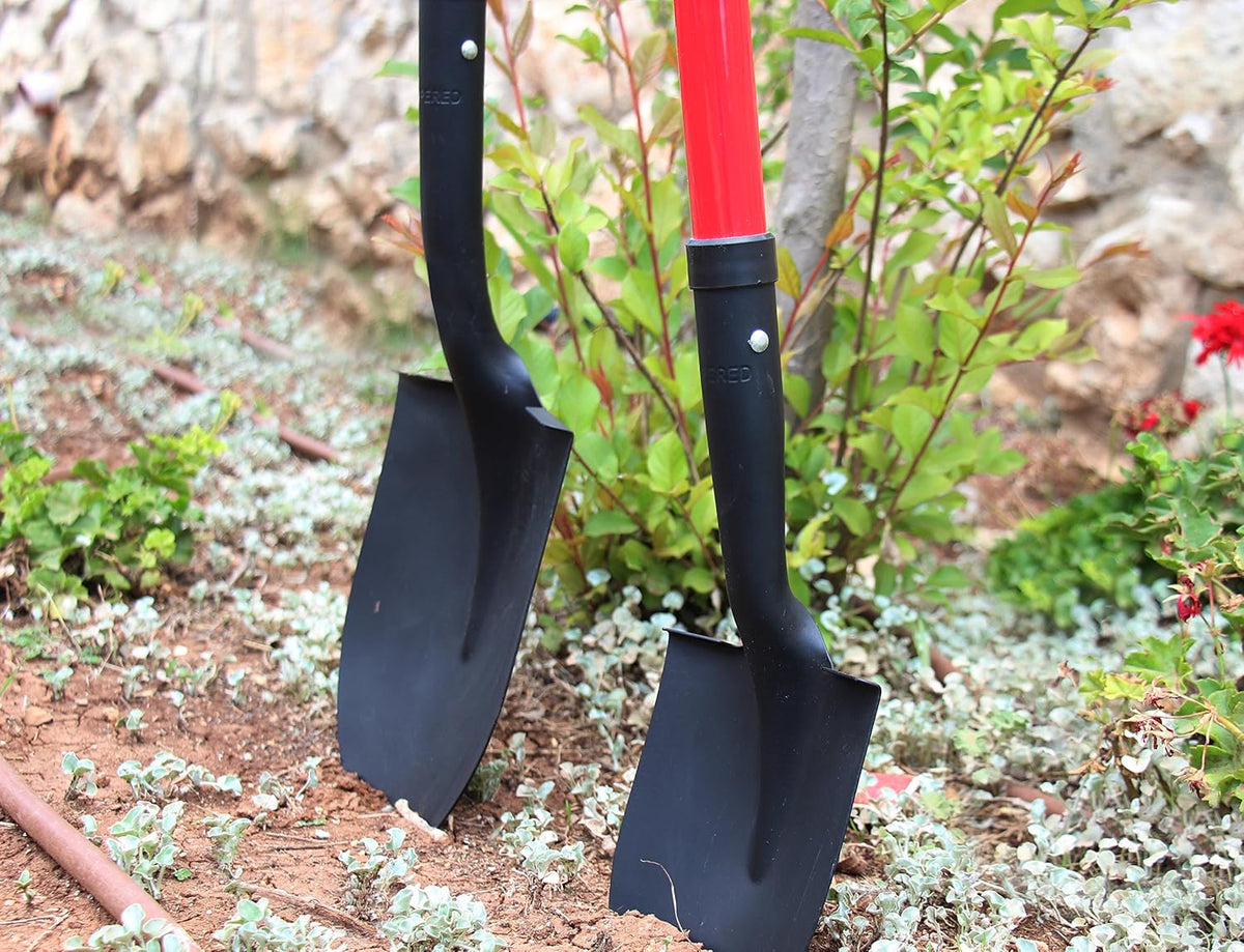 TABOR TOOLS Shovel with Rounded Blade and Comfortable D Grip 31 Inch Fiberglass Handle, Digging