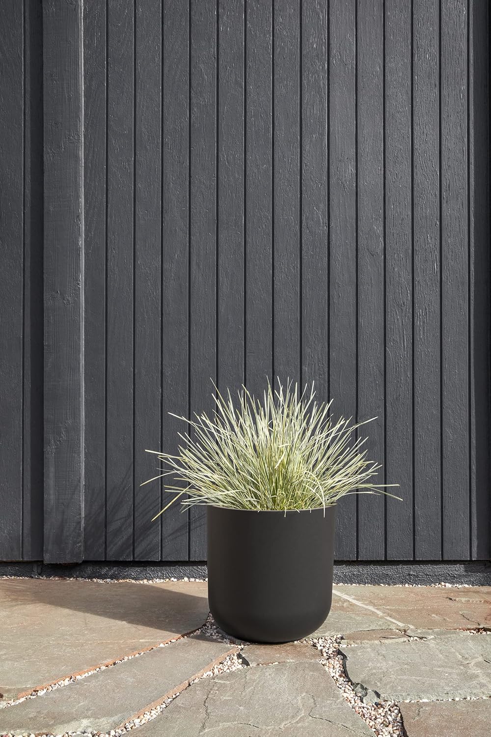 Veradek Round Black Plastic Planter Pots for Indoor/Outdoor Garden Use, with Drainage Holes