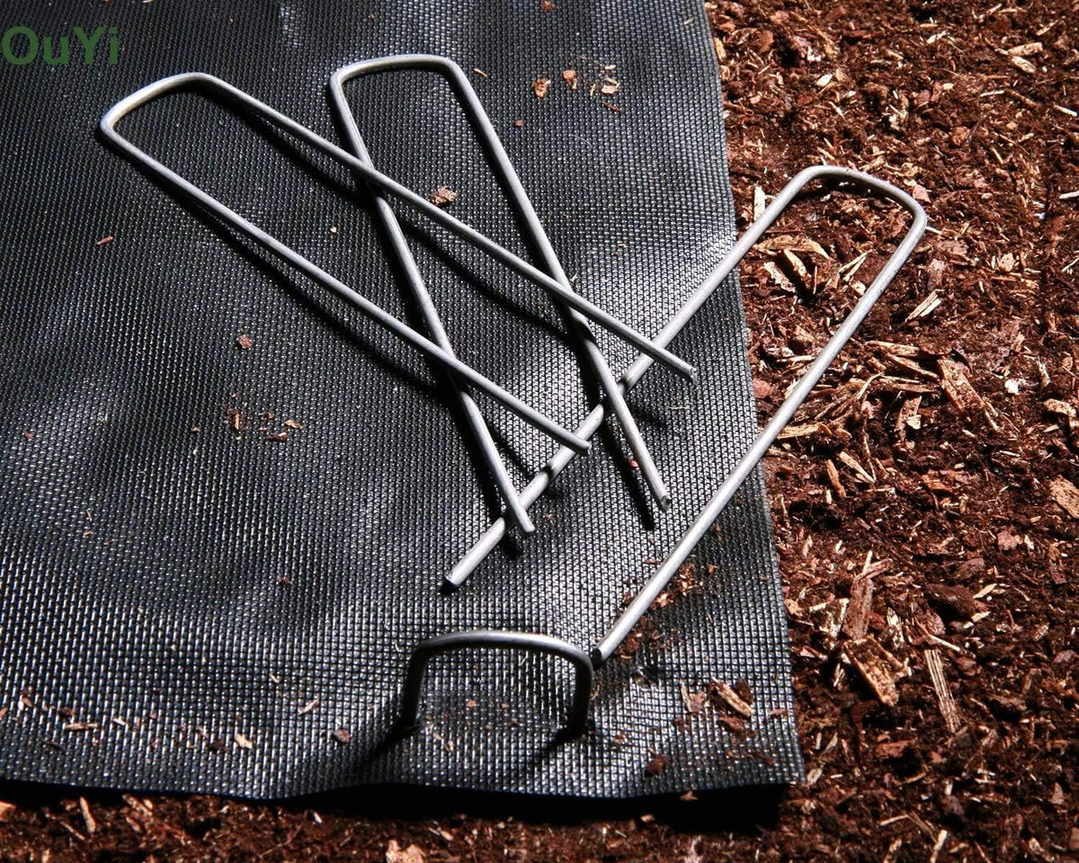 AAGUT 6 Inch 100 Pack Black Landscape Staples Tent Stakes 11 Gauge Heavy Duty Yard Stakes for