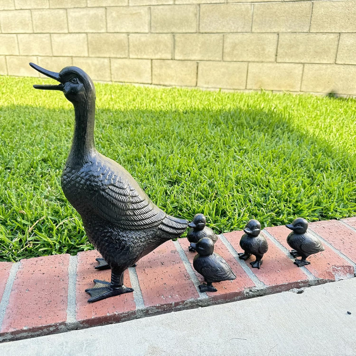 Vintage Cast Iron Duck Family Garden Statue, Rust Brown Mother Duck（15.7" Tall） with 4