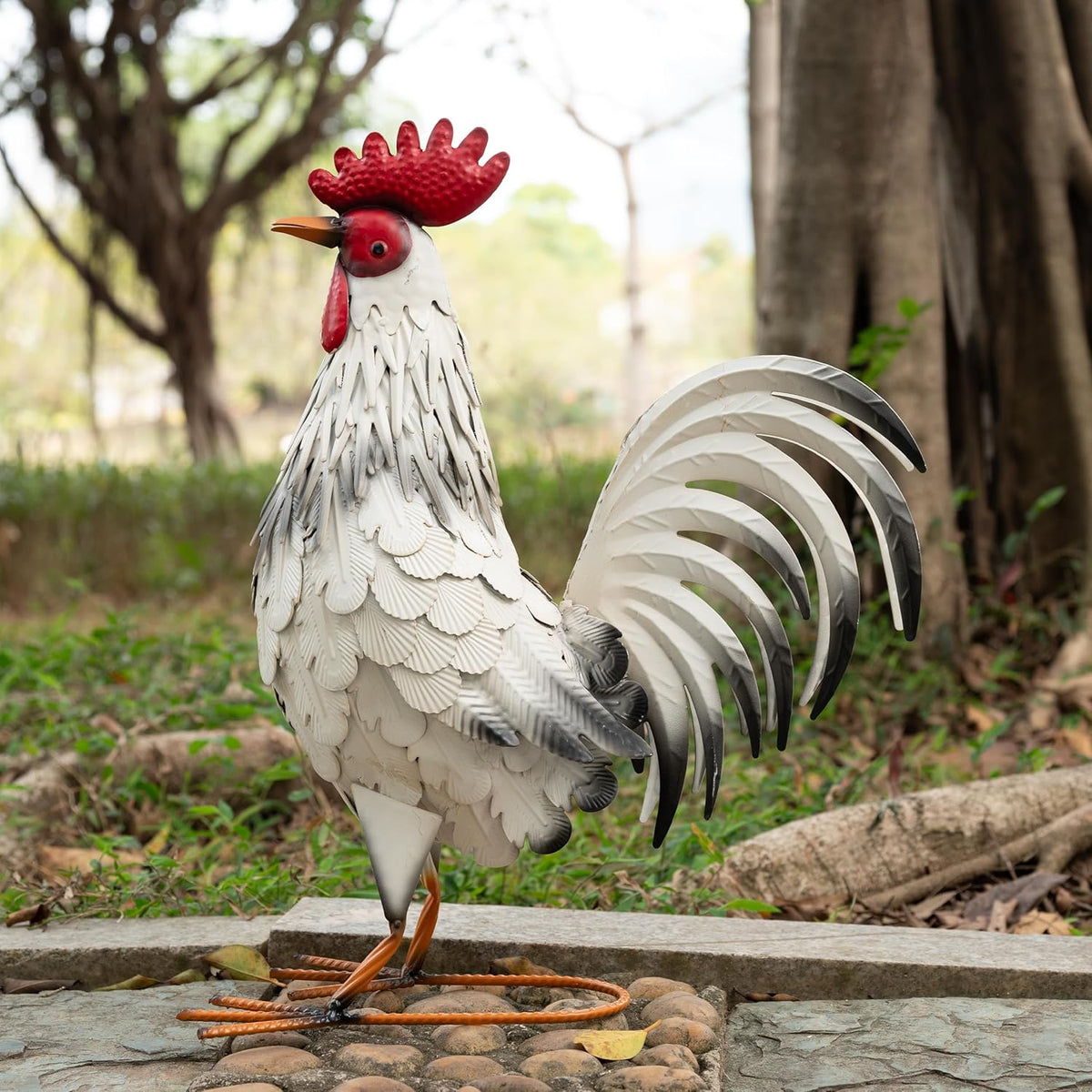 TERESA'S COLLECTIONS Garden Decor, White Rooster Garden Decor, Waterproof Metal Garden Statue