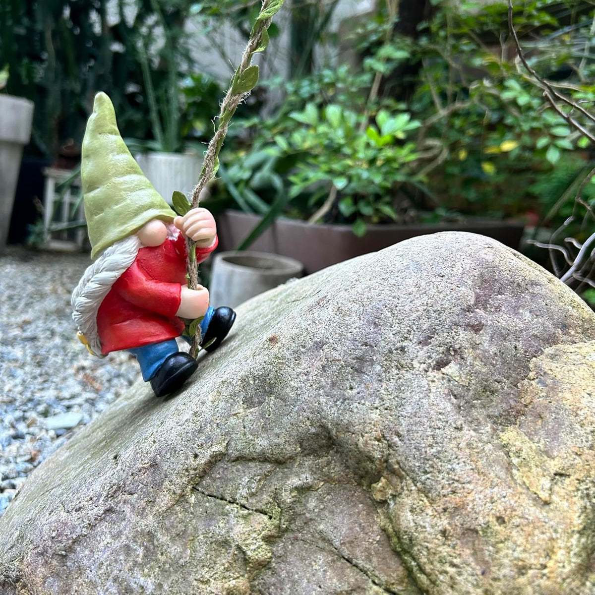 Hanging Gnome Garden Statue Decoration,Climbing Garden Gnomes Statue Figurine Ornament for Indoor