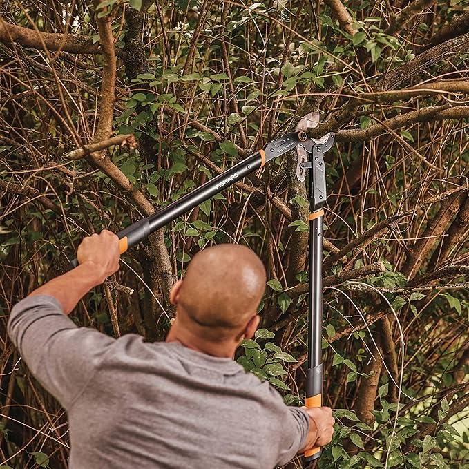 Fiskars Ratchet Drive Anvil Lopper 32 Inch Heavy Duty Tree Trimmer, 2 inch Cut Capacity, Riveted
