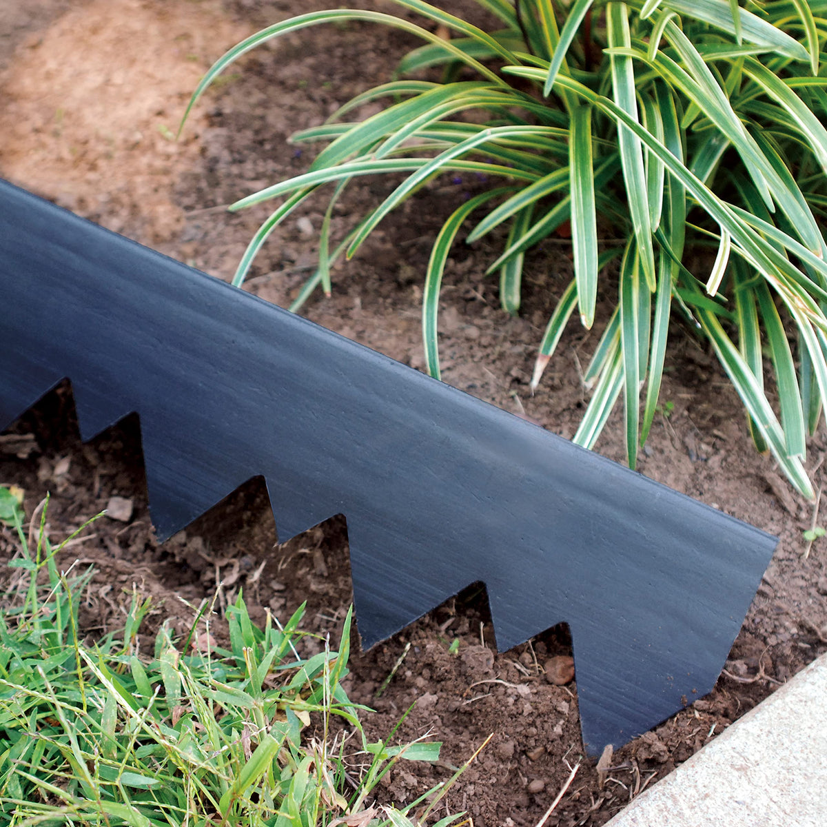 EasyFlex Pound‑In Landscape Edging with Bonus Anchoring Stakes – 20‑Foot Plastic Garden Border, 4.5