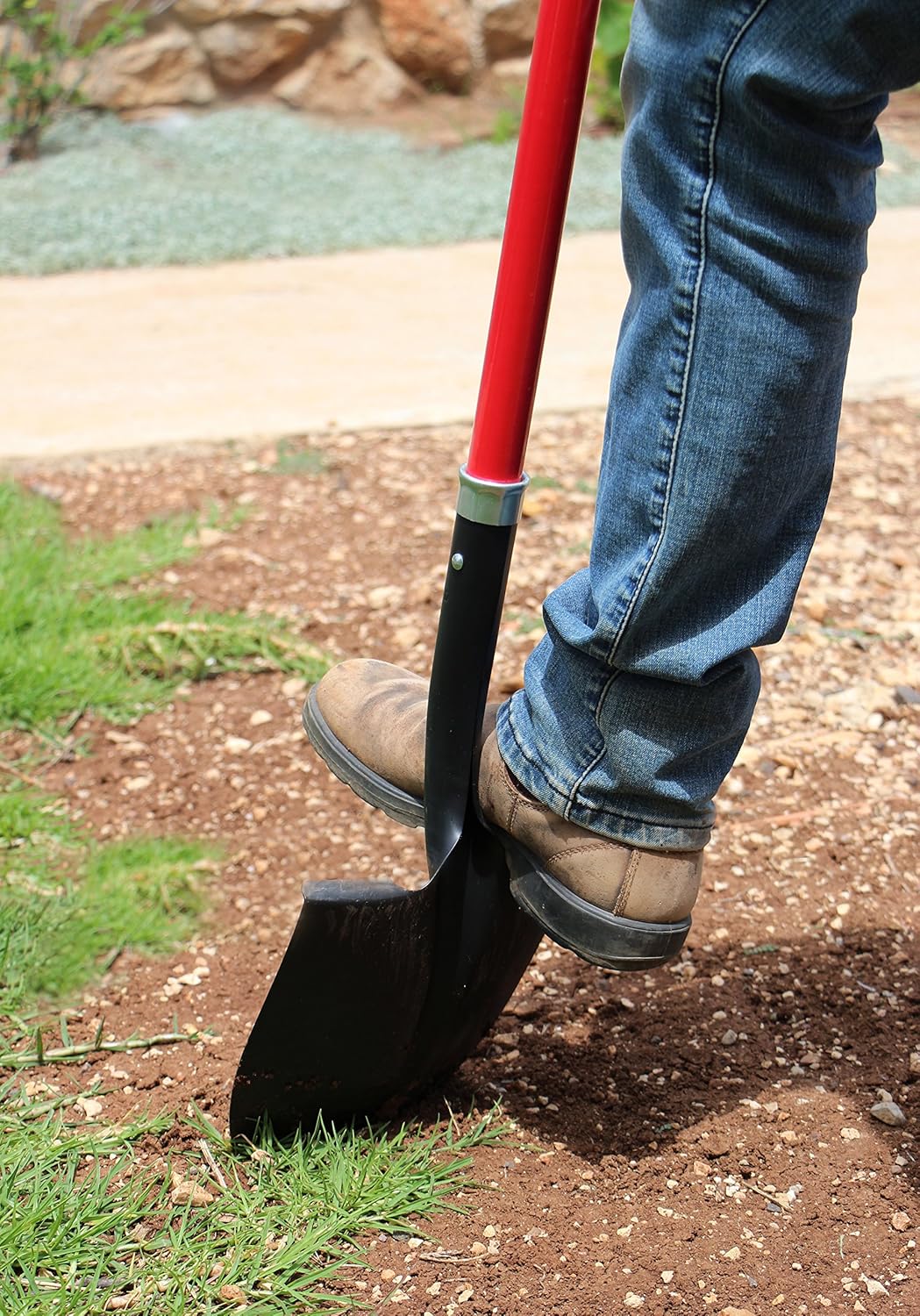 TABOR TOOLS Shovel with Rounded Blade and Comfortable D Grip 31 Inch Fiberglass Handle, Digging