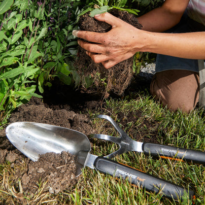 Fiskars Xact Hand Cultivator, Stainless Steel Weeder, Durable Garden Tool