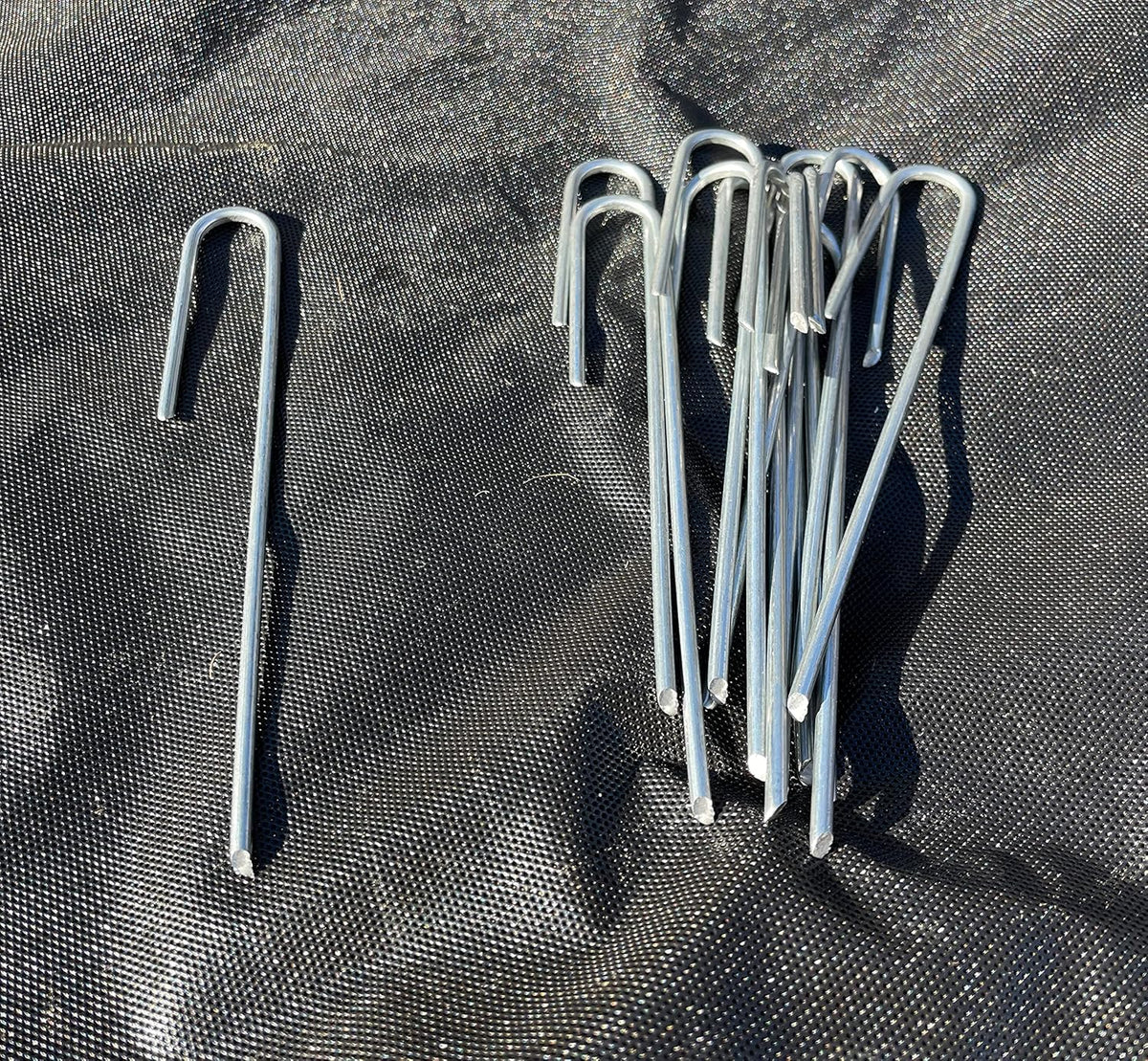 Sandbaggy 1500-Pack DRIP TUBING Stakes Landscape Staples | 5 inch Length - 11 Gauge Heavy Duty |